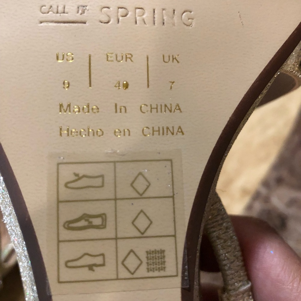 Shoes - Picture 4 of 8